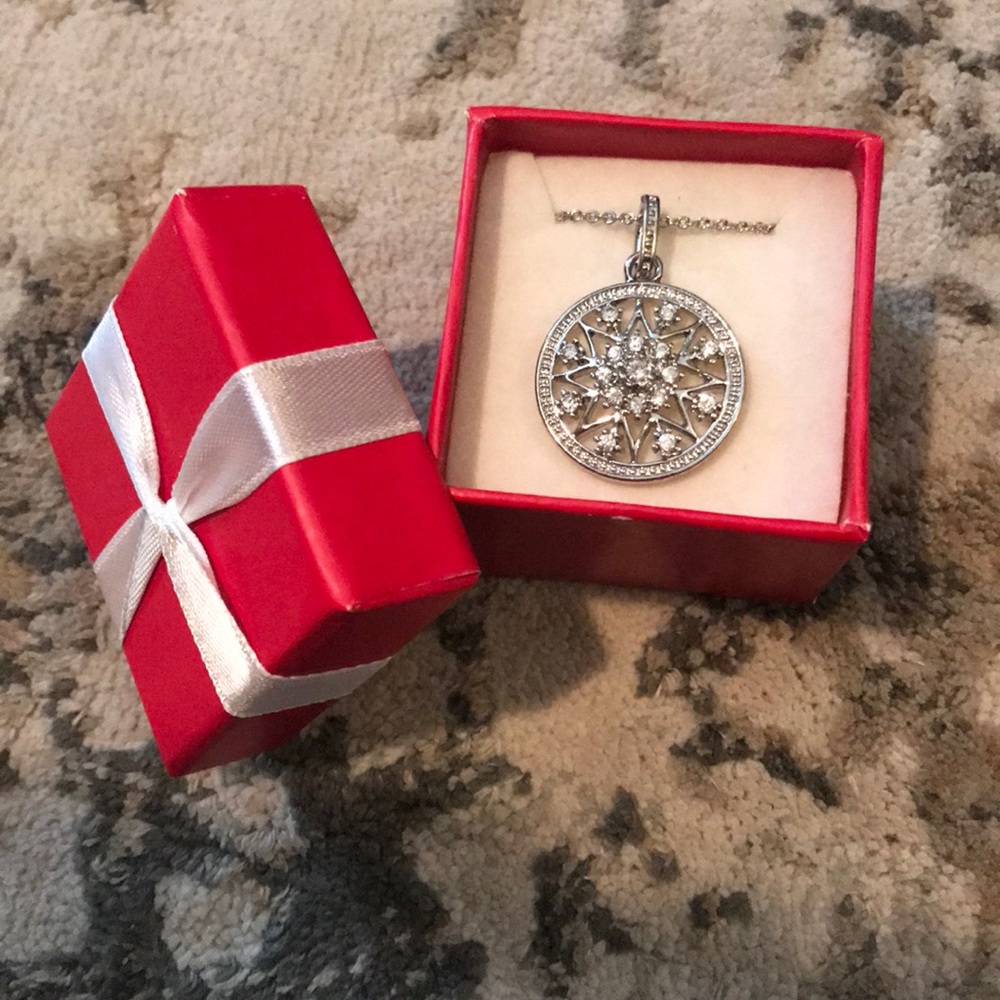 Avon Silverstone Snowflake Necklace With Box